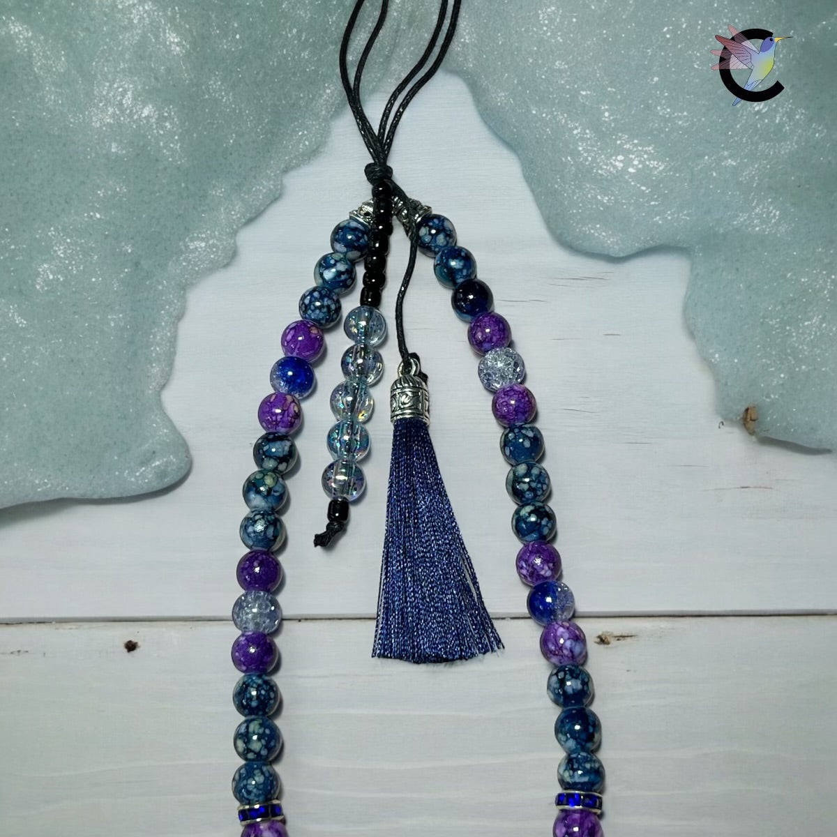 Pompon Bleu - Bijou de téléphone en perle de verre et résine