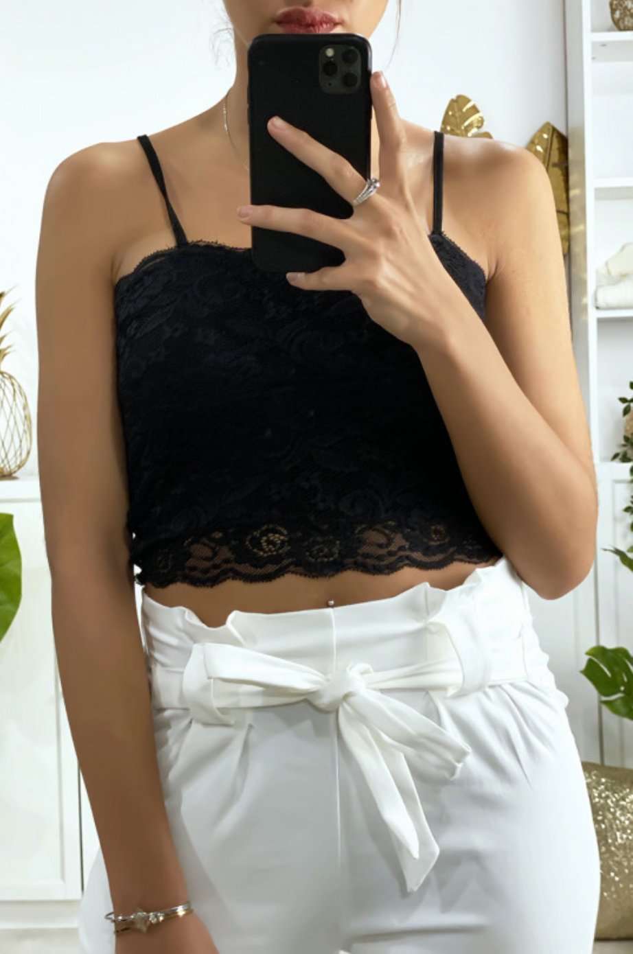 DÉBARDEUR NOIR EN DENTELLE DOUBLÉ AVEC BRETELLE AMOVIBLE (taille M/L)