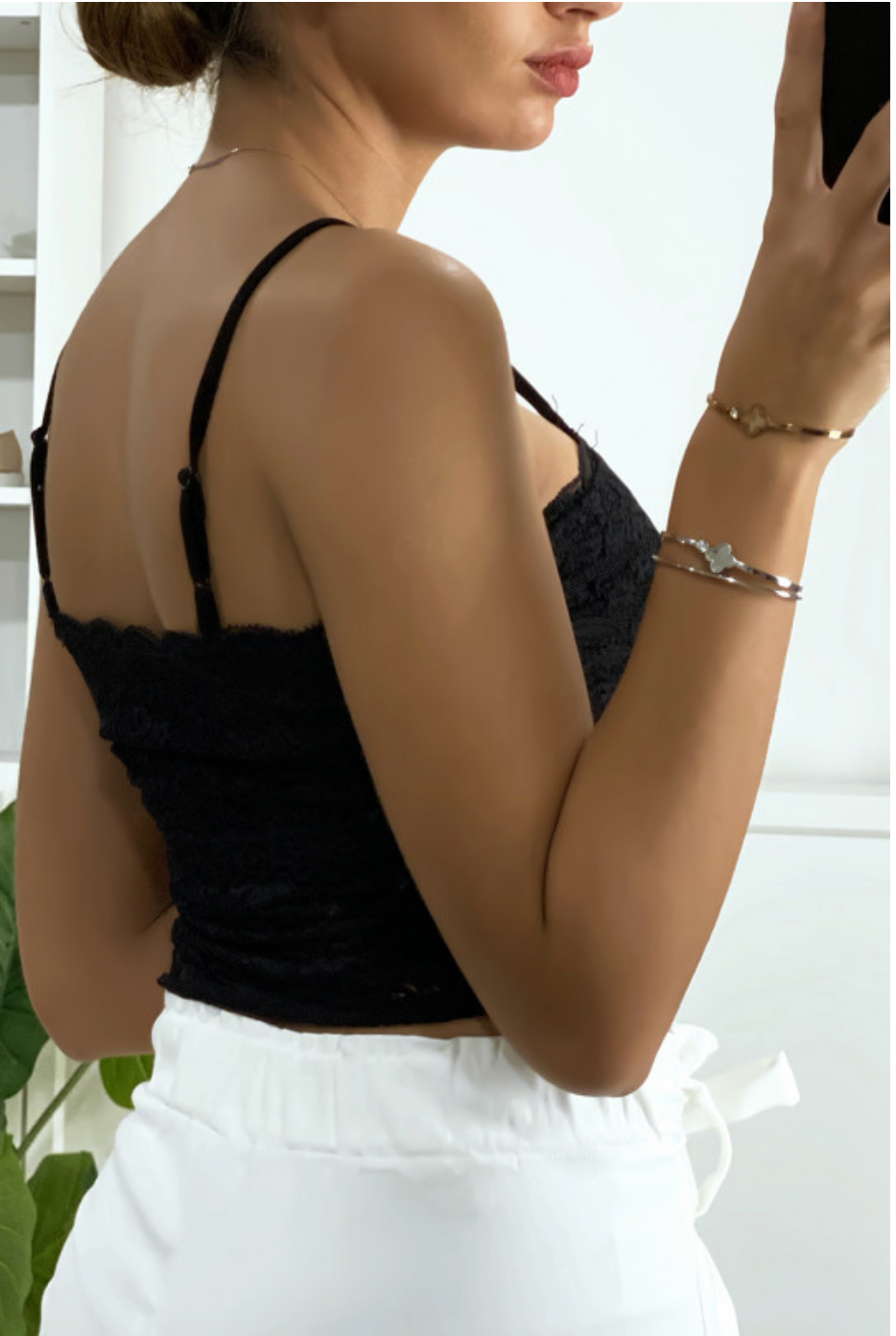 DÉBARDEUR NOIR EN DENTELLE DOUBLÉ AVEC BRETELLE AMOVIBLE (taille M/L)