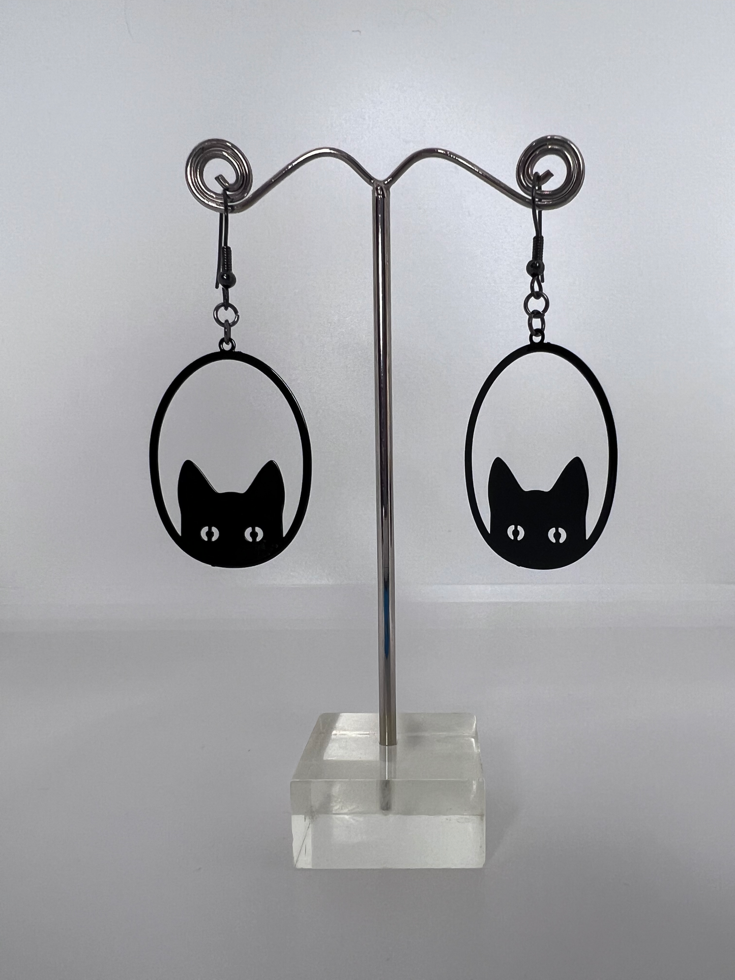 🌟 Élégance Féline : Boucles d'Oreilles Tête de Chat Noir Fabriquées avec Amour 🐾