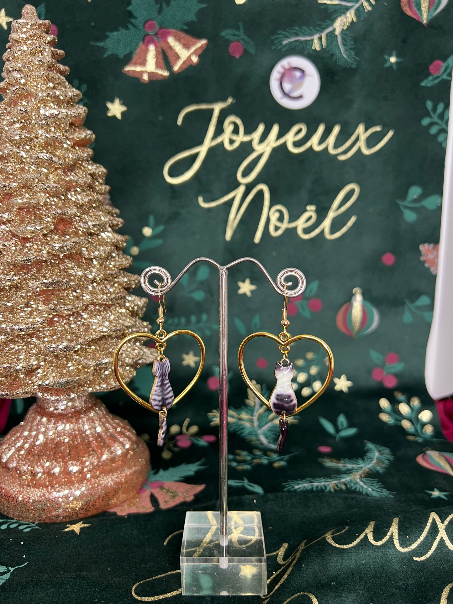 🐾💖 Compagnon Câlin : Boucles d'Oreilles Cœur avec Chat de Dos 💖🐾