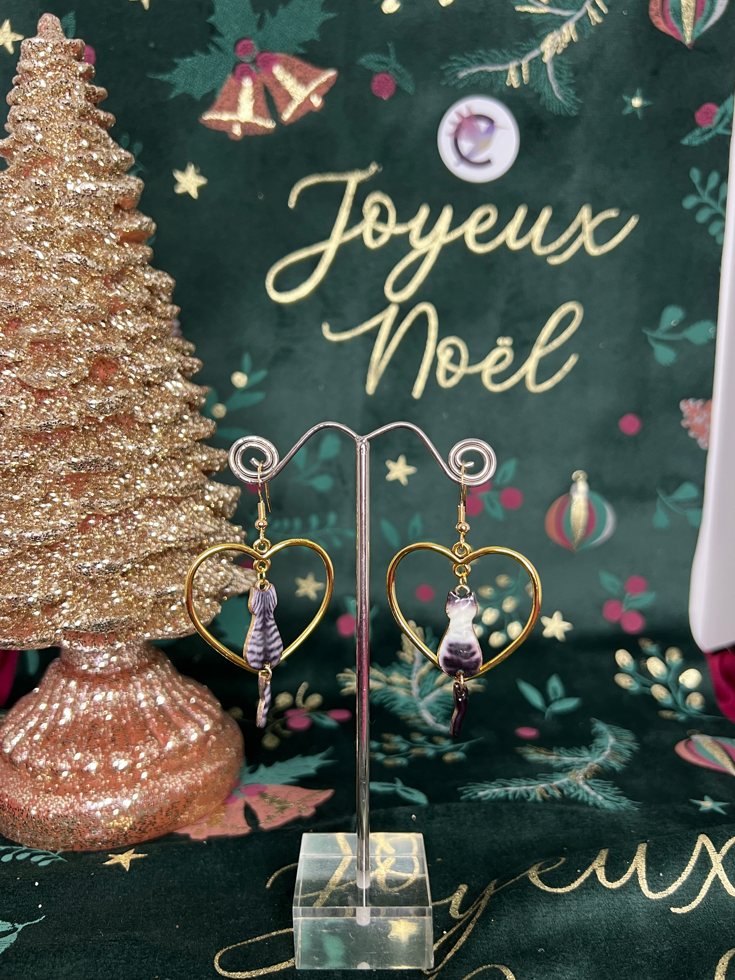 🐾💖 Compagnon Câlin : Boucles d'Oreilles Cœur avec Chat de Dos 💖🐾