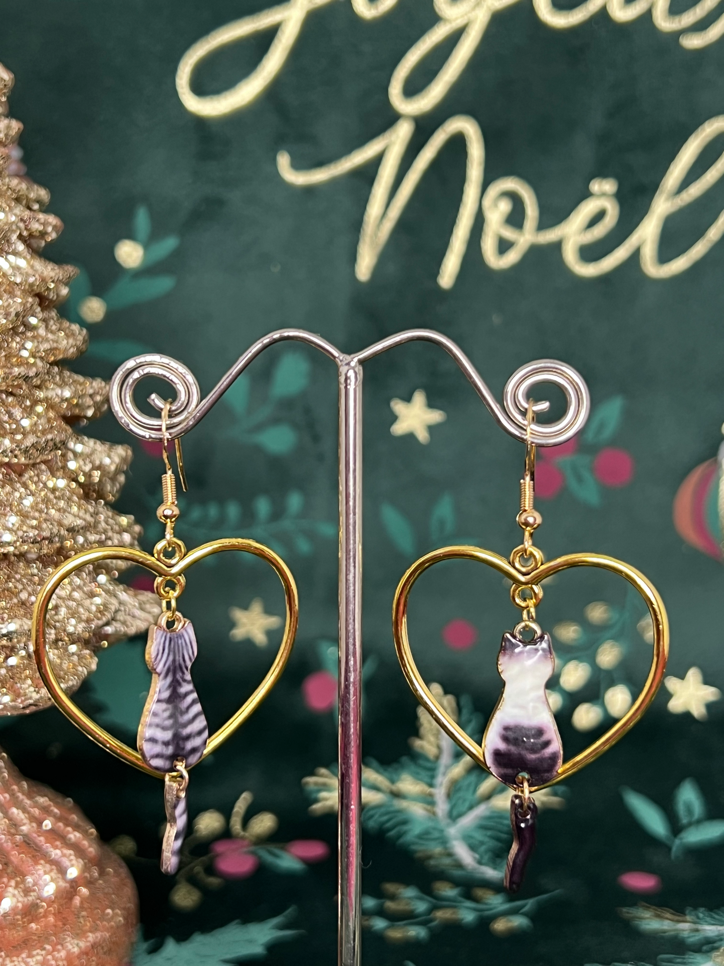 🐾💖 Compagnon Câlin : Boucles d'Oreilles Cœur avec Chat de Dos 💖🐾