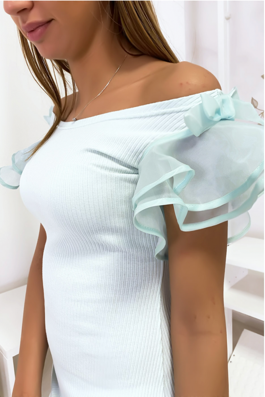 ROBE VERT D'EAU EN MAILLE CÔTELÉ AVEC DES VOLANTS ET PAPILLON AUX ÉPAULES M/L