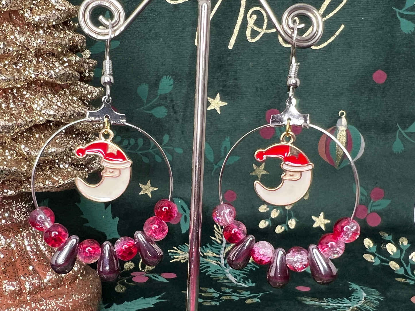 🎄✨ Élégance Festive : Boucles d'Oreilles Perles et Gouttes avec Tête de Père Noël ✨🎅🏻